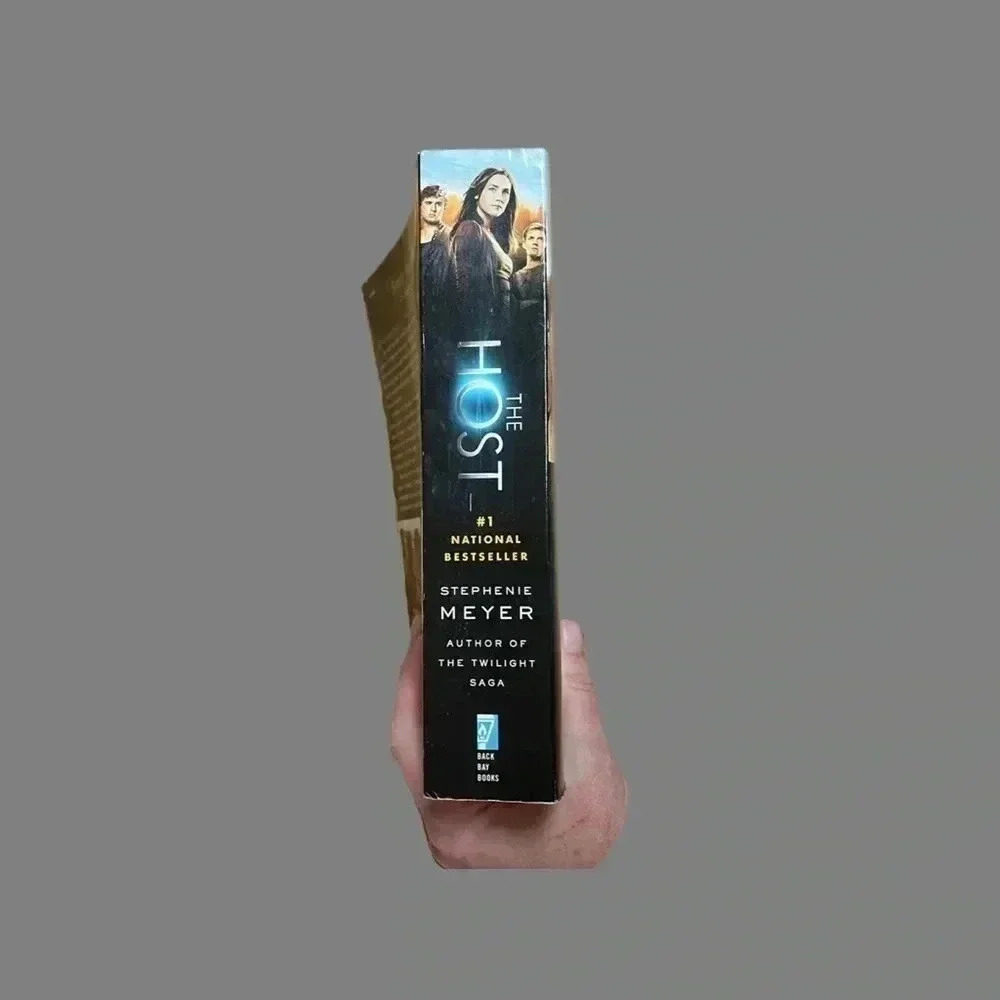 The Host Paperback edition - Picture 3 of 5